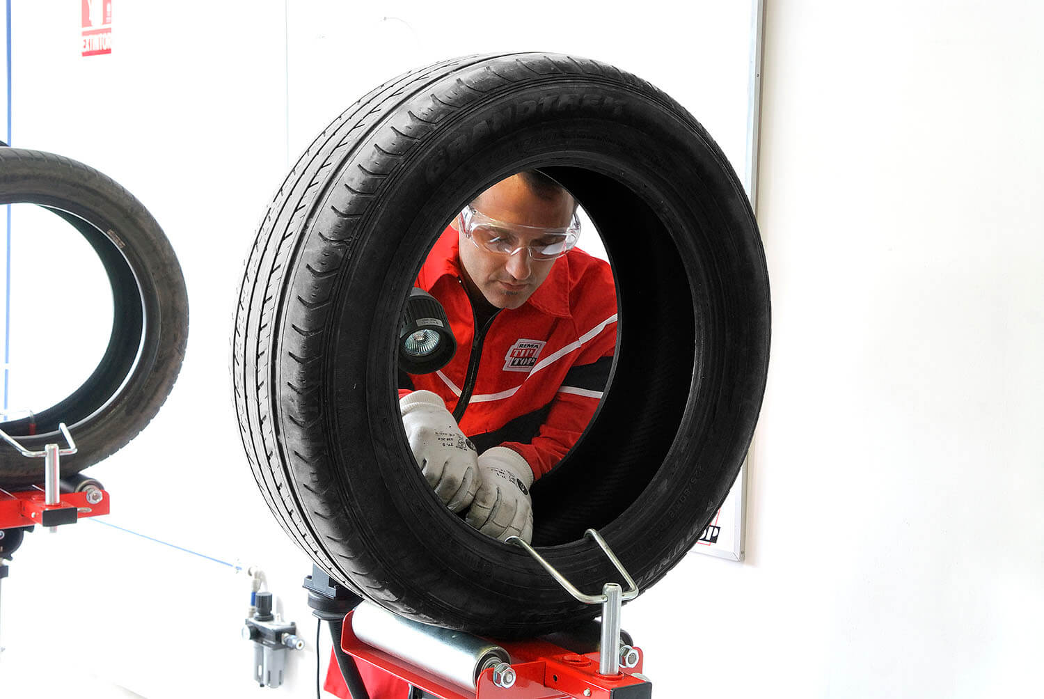 REMA TIP TOP employee servicing an automotive tyre